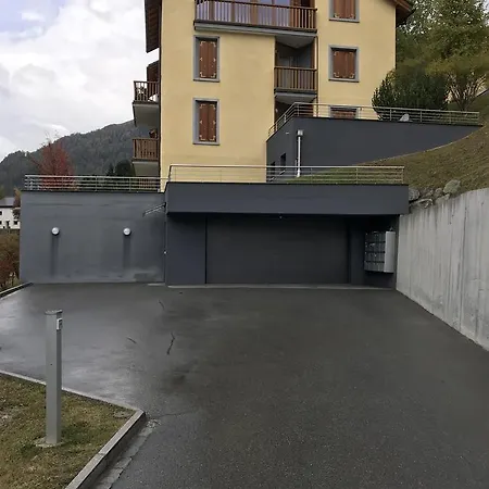 Daire Relaxing Confortable Studio, Heated Garage, Skiroom Samedan